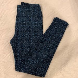 LuLaRoe  leggings, blue art print, one size (2-10), new without tags
